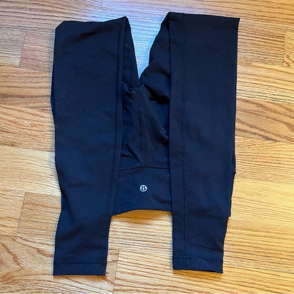 Lululemon black reversible leggings size 4 - Picture 4 of 5